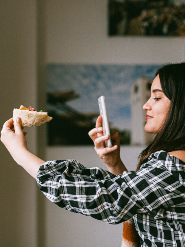 Pros and Cons of Influencer Marketing Agencies for  Ecommerce